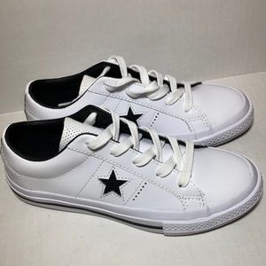 Brand new Converse Juniors Size 3